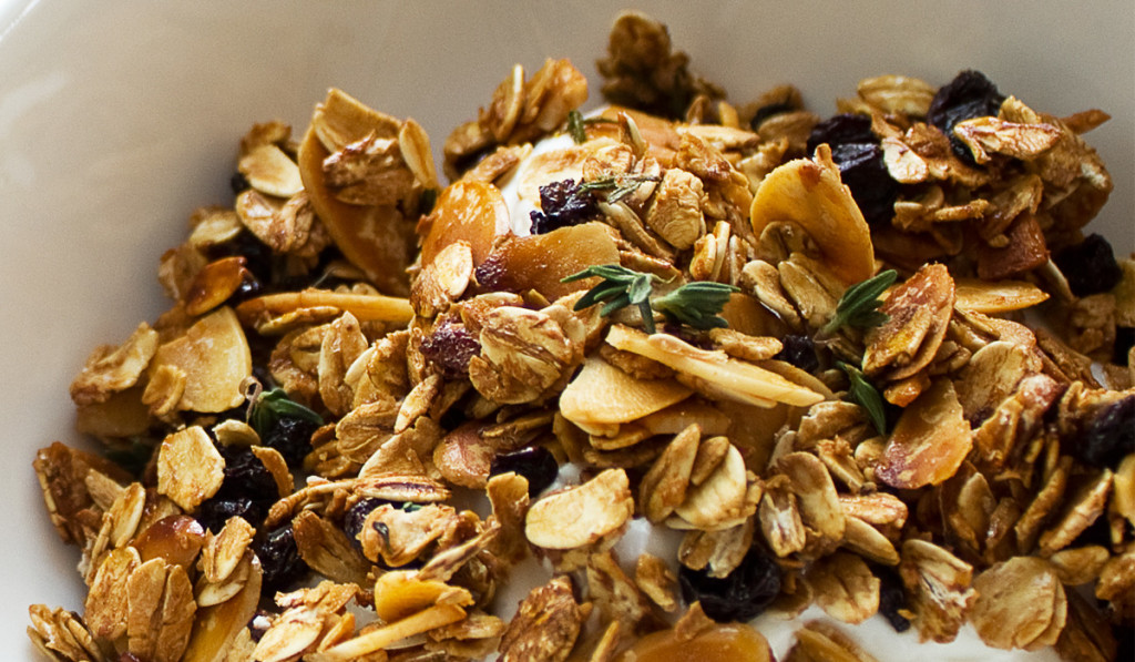 siggi's Icelandic-style yogurt: skyr - Honey & Thyme Granola