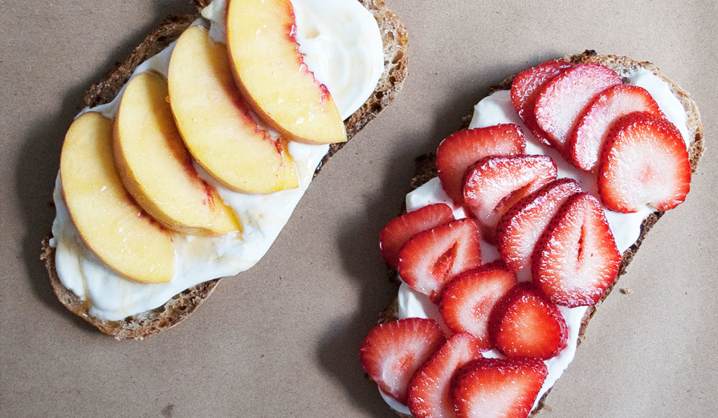siggi's Icelandic-style yogurt: skyr - Toast with yogurt and seasonal fruit